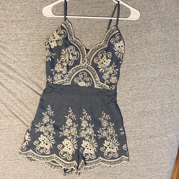 Lace Romper - Picture 3 of 4